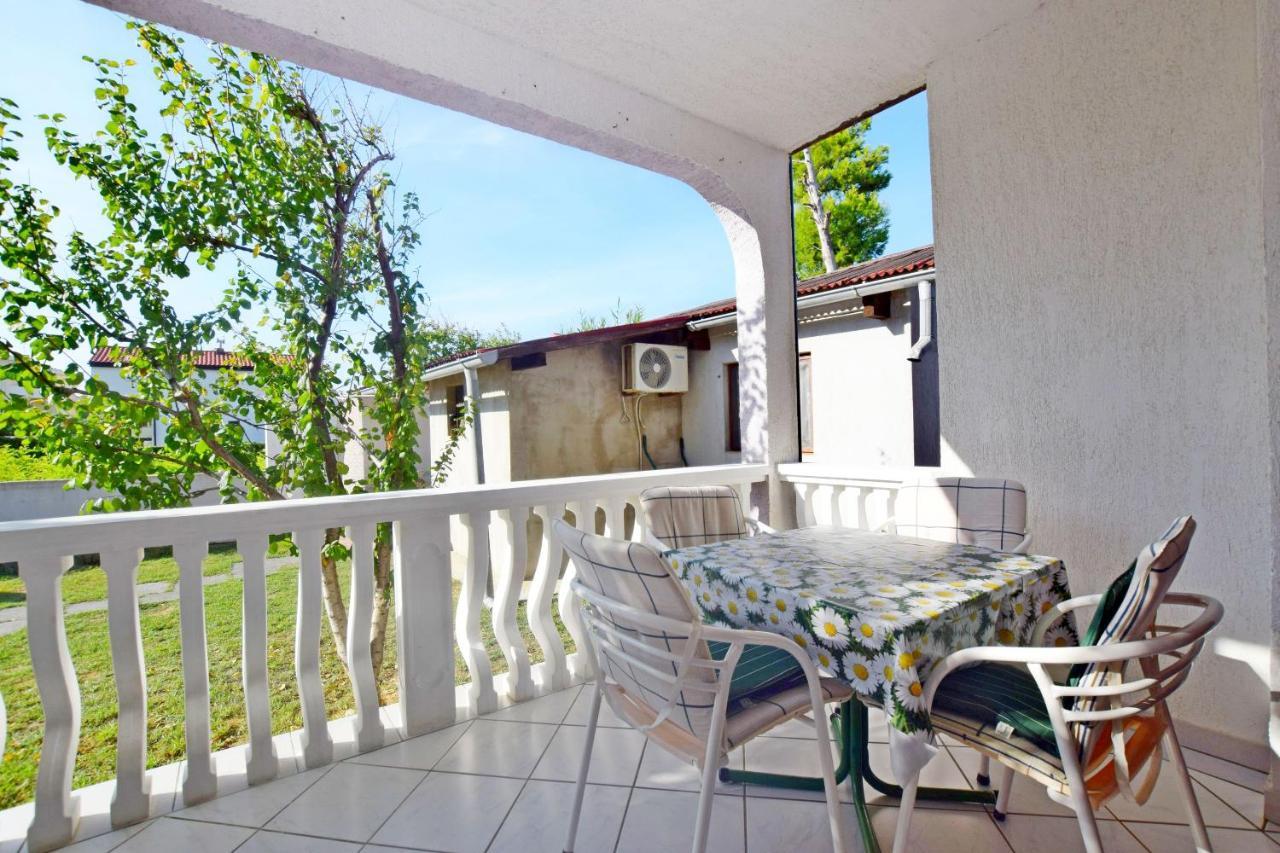 Apartments Keti Нин Екстериор снимка