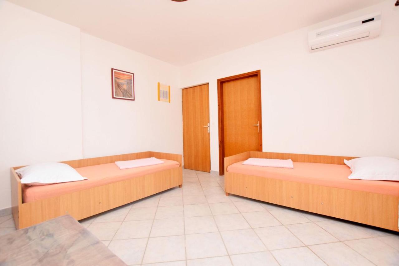 Apartments Keti Нин Екстериор снимка